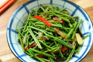 5月看見它一定要買！是菜也是藥！加一塊臘肉炒一炒，又香又營養
