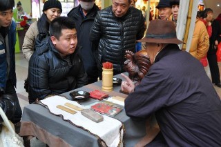 男子有錢後拋棄糟糠之妻，算命先生：拋棄她，你此生的氣數已盡！