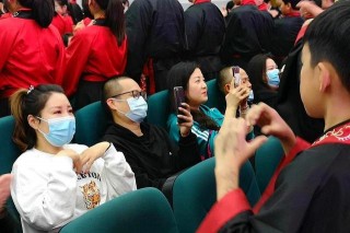 武漢楓葉國際學校，注重傳統文化教育，為學生點朱砂啟智