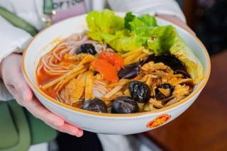 黃氏真味桂中店10年店慶！推出上世紀80年代擺攤時的螺螄粉老味道