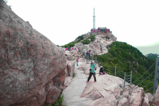泰山之巔：攀登者的夢想，2500級台階的挑戰！_登山_文化_路線