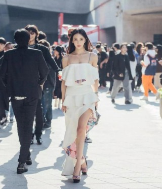 韓國“九頭身”美女，真人秀空降部隊，引兵哥哥關注，網友：迷人