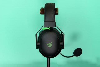 雷蛇旋風黑鯊V2耳機評測：專注電競，佩戴輕盈舒適，遊戲身臨其境