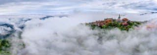 山道，夏風，雲霧，觀音山升騰起「薄紗」，目之所及皆美色