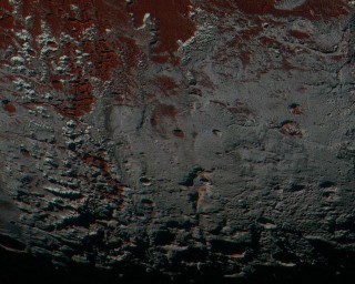 冥王星表明詭異氣象，和地球截然相反，卻造就了相同的現象