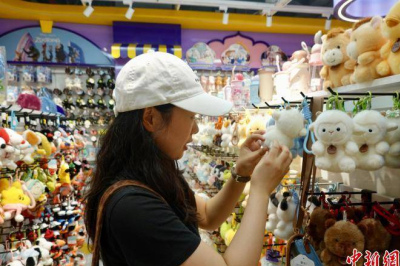 浙江義烏：羊元素文創產品走俏市場_劉子琳_中新社_小羊