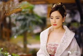 國民第一少奶奶，嫁大9歲老公遭拋棄，今37歲豪車出行依舊單身！