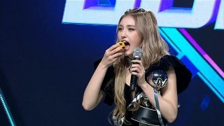 韓國混血女星Somi，拿下單飛出道後，第一個冠軍獎座