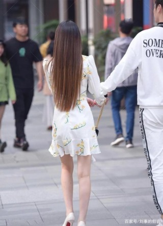 連衣裙不用什麼花哨，從視覺上把身材拉長，做漂亮女生
