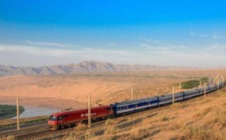 首條沙漠鐵路，曾遭質疑「活不到30年」，現成為世界防沙楷模