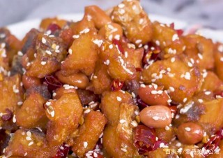 用青魚分享一款川味美食，外脆裏嫩，鮮辣爽口，老婆愛吃的家常菜