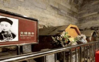 考古隊打開光緒的陵墓,發現光緒的秘密,立馬開心起來!_地宮_屍體_寶物