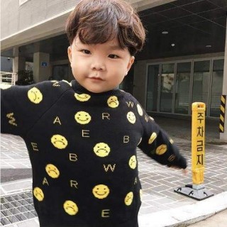 想要寶寶在秋冬的時節表達時尚的態度嗎？一款毛衣就足夠了