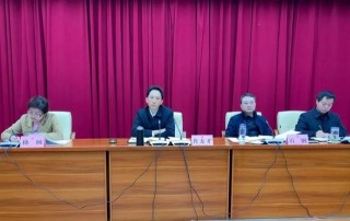 肖友才在州文化和旅遊產業領導小組全體會議暨冬春旅遊營銷工作會議上要求用長遠眼光和開放姿態做熱冬春旅遊