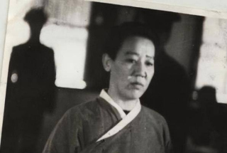 1948年川島芳子在北平被槍決，手中一直緊握一紙團，上面寫了啥？
