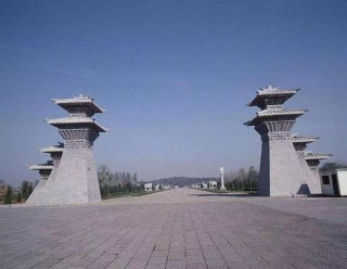 我國歷史名山之一，是洛陽北面的天然屏障，海拔30
