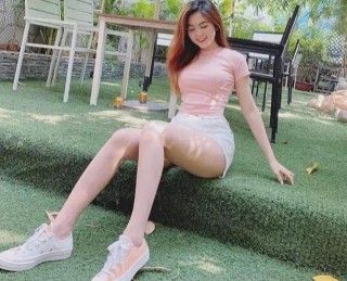 因穿衣風格獨特而走紅，越南女教師身材讓人羨慕，引起廣泛關注