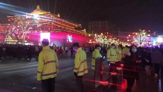 節假日的大唐不夜城，西安旅遊人氣景點，到處都是遊客