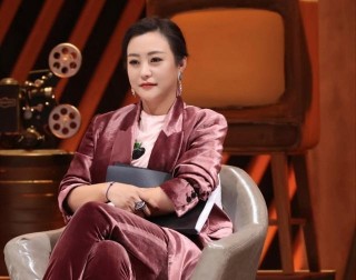 42歲女演員郝蕾談娛樂圈擠破頭現象：賺錢唄，就是為了名和利