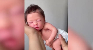 英國女孩制作仿真娃娃酷似真的嬰兒 給失去孩子的媽媽慰藉