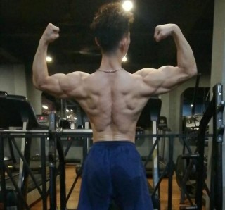23歲肌肉小哥，身高1米72，體重65公斤，練出好身材