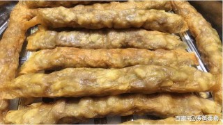 福建閩南特色小吃：五香卷，餐桌上的美食