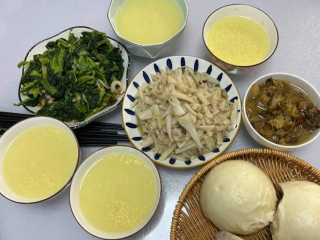 山東媳婦曬婆婆做的早餐飯，朋友圈火了，網友：給大魚大肉都不換_蓮藕_蔬菜_小白菜