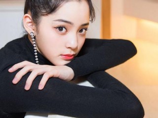 歐陽娜娜半年收入超3億，一家5口開支全靠她！
