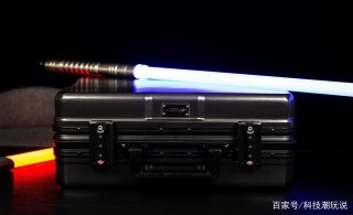 看看信仰玩家是怎麼玩遊戲的：ROG遊戲手機3電競裝甲套裝開箱