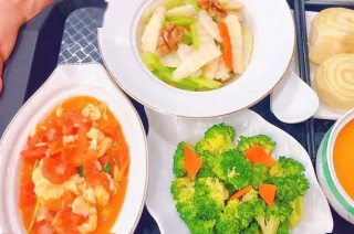69歲大爺癌症去世，飲食清淡愛下棋，醫生歎息：只因早起愛做2事_老年_食道_身體