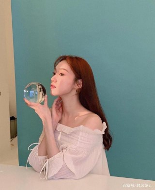 分享韓國女明星李聖經的日常生活照，她不僅顏值高還身材比例超好