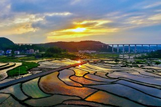 湖南在建一條黃金旅遊高鐵，貫通7大景區，途徑你家鄉嗎