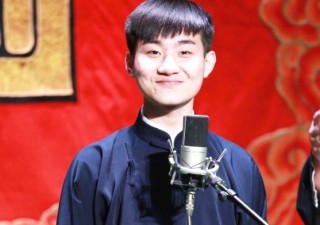 曾錯過春晚，拜師郭德綱之後，陶雲聖成為說相聲里京劇唱得最好的