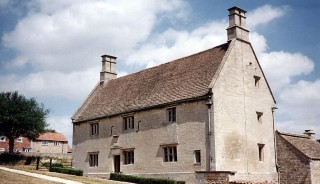 倫敦發生瘟疫，一位青年回鄉隱居，意外開創了人類科學「奇蹟年」