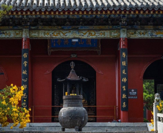 五台山五大台頂探秘：智慧的聖地，心靈的歸宿_東台_山峰_掛月峰