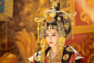 原創古墓出土一具龍袍女屍，大腿處還有血跡，專家納悶：這不符合科學_身份_皇帝_公主