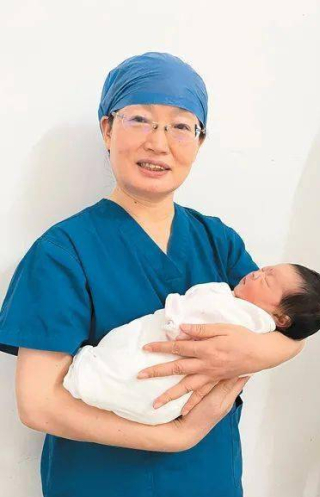 【媒體報道】《人民日報》報道我院內分泌科主任阮祥燕：守護“生命的火種”（健康生育觀）_女性_卵巢_患者