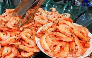 青島這家自助餐，59元一位海鮮烤肉水果200多道菜敞開吃，人真多