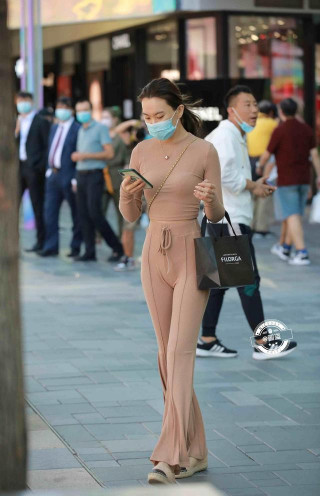 時尚有型的瑜伽褲更具潮流時尚感，輕盈舒適又優雅，優雅美麗