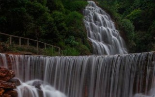 四川的一個縣城，旅遊資源特別豐富，重點是消費水平較低