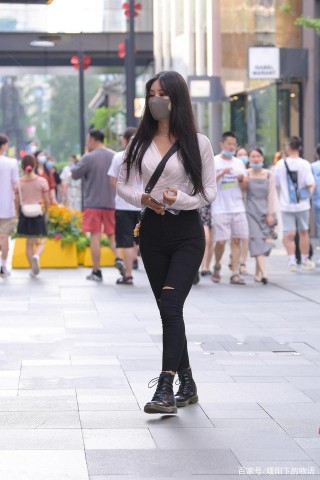 氣質女生的休閑風穿搭，個性帥氣又顯身材，值得借鑒
