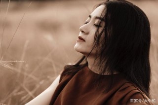 婚姻缺乏愛情，偶然動情卻是婚外情，雲裏霧裏讓她迷茫