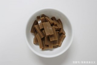 簡單美食之《熱湯橡子涼粉》的做法