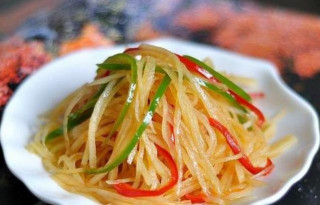涼拌土豆絲，直接焯水是大錯！多做2步，土豆絲潔白脆爽，更入味