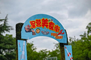 “盛飯”一樣“盛龍蝦”！四方美食0元吃到撐！端午逛吃快來這！（真的沒有被盜號）