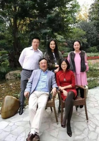 “華為小公主”畢業回國，並不繼承家族事業，而將出道進入娛樂圈