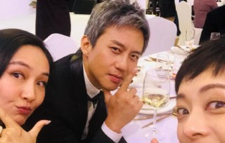 閃爆了！鄧超孫儷參加婚禮秀恩愛，孫儷手上的鴿子蛋婚戒超搶鏡