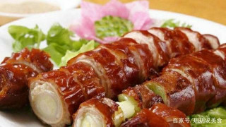 山東大哥在集市上支攤賣美食，先嘗後買老板特大方，過節收入8萬