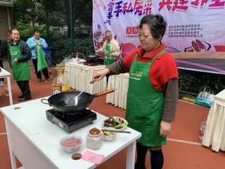 拿手私房菜共建鄰裏情 成都一社區“美食薈”色香味全