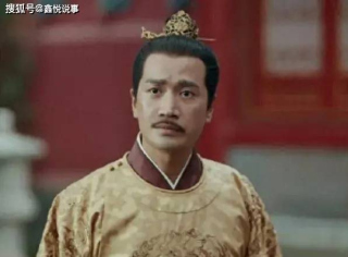 太子落水被侍衛拼死救起，朱元璋：穿戴整齊的升官，